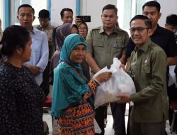 Siap-siap!! 1800 Paket Sembako Sasar 18 Kecamatan, Ratu Dewa: Upaya Entaskan Angka Kemiskinan