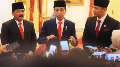 Presiden Jokowi bersama Menko Polhukam Hadi Tjahjanto dan Menteri ATR/Kepala BPN Agus Harimurti Yudhoyono, di Istana Negara, Jakarta, Rabu (21/02/2024)