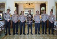 Kakorlantas Polri Irjen Pol Aan Suhanan bersama Kapolda DIY Irjen Pol Suwondo Nainggolan melakukan kunjungan kepada Gubernur DIY Sri Sultan Hamengkubuwono X di Gedhong Wilis