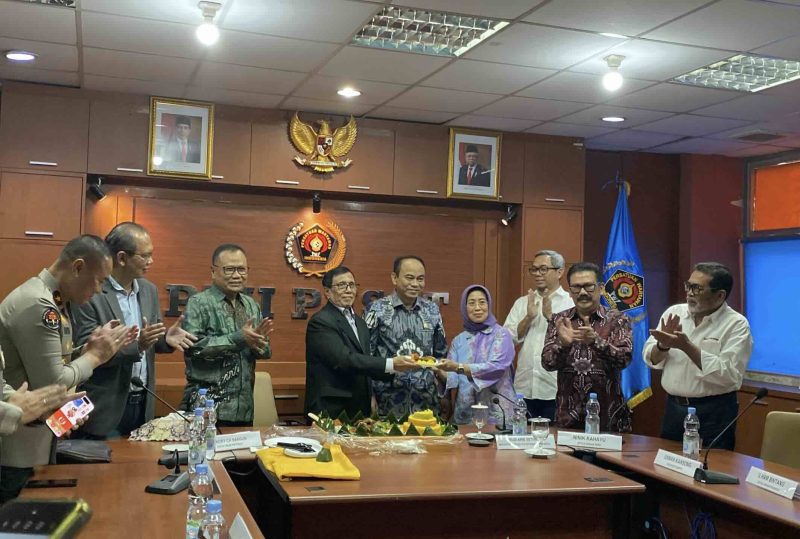 Pemotongan tumpeng pada HUT ke-78 PWI, Jumat (9/2/2024)