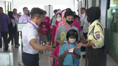 PT KAI bersama Yayasan Kasih Anak Kanker Indonesia (YKAKI) Cabang Bandung saat peringatan Hari Kanker Anak Sedunia