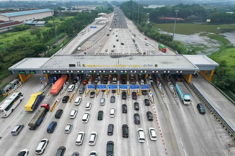Jasa Marga mencatat 181 ribu kendaraan tinggalkan Jabotabek pada h-1 periode libur panjang Isra Mikraj dan Tahun Baru Imlek 2024
