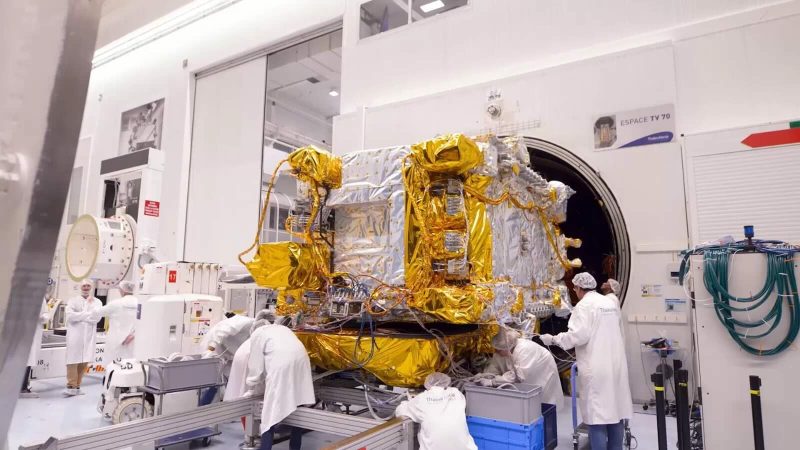 Satelit ke-11 milik Telkom (Jennaira)