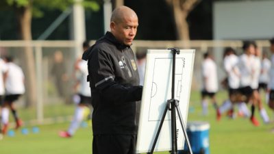 Pelatih kepala tim U-16 Indonesia, Nova Arianto