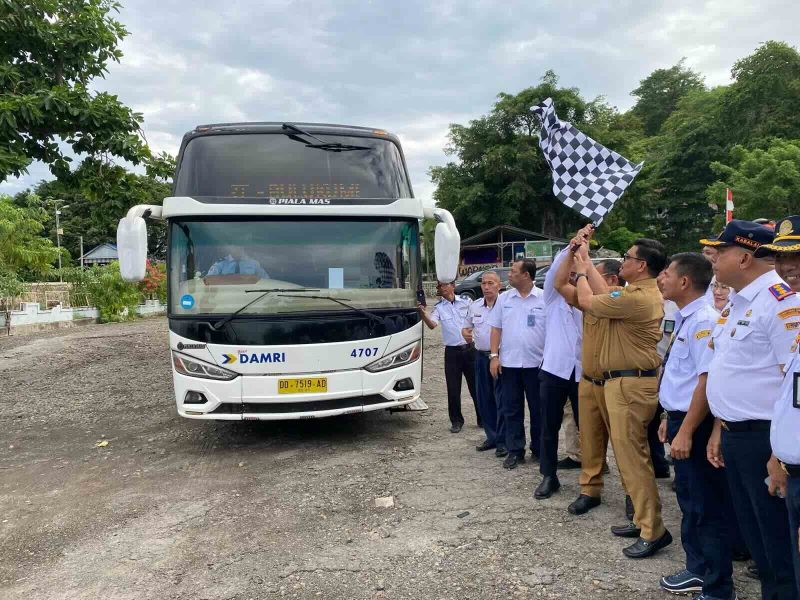 DAMRI meresmikan Angkutan Bandara dengan rute AKDP Bandar Udara Internasional Sultan Hasanuddin – Pelabuhan Tanjung Bira