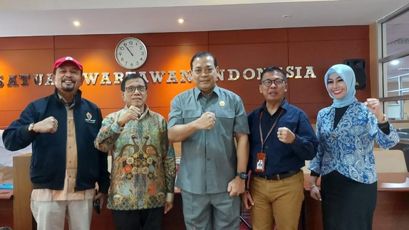 PWI Pusat dan Komisi Informasi Pusat (KIP) RI menjalin dan memantapkan kerja sama terutama bidang informasi dan bidang-bidang lainnya yang memungkinkan dilaksanakan antara kedua lembaga