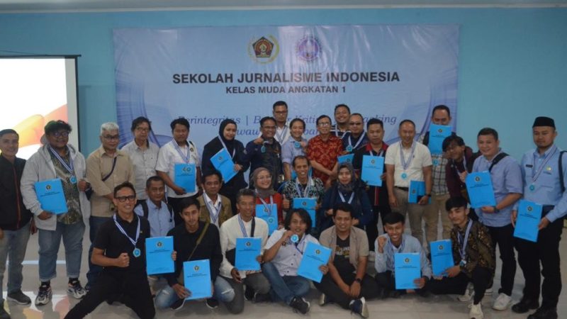 Sekolah Jurnalisme Indonesia (SJI) telah meluluskan 33 peserta kelas muda di Bandung