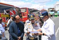 Menhub RI Budi Karya Sumadi saat meninjau Terminal Tipe A Cicaheum, Bandung, Minggu (4/2