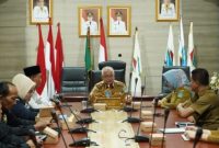 Sekda Kabupaten Ogan Ilir Muhsin Abdullah menerima audiensi dan silaturahmi puluhan pengurus DPD UMKM Rakyat Indonesia di ruang rapat Sekda Tanjung Senai Indralaya.