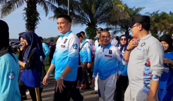 Bupati Ogan Ilir Panca Wijaya Akbar SH bersama Wakil Bupati [Wabup] H Ardani SH MH didampingi Ketua TP PKK OI Ibu Tikha Alamsjah Panca Wijaya BA [Hons], Ketua I TP PKK OI Ibu Hj Faizah Ardani, Forkopimda, Sekda OI menggelar 'Jalan Santai dan Senam Bersama' dalam kemeriahan peringatan hari ulang tahun [HUT] ke 20 Kabupaten Ogan Ilir, berlangsung di KPT Tanjung Senai Indralaya, Jumat 6 Januari 2024.