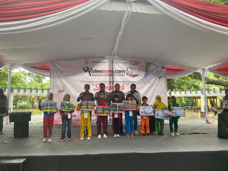 Juara Lomba Mewarnai Tingkat SD se-Kota Palembang yang diselenggarakan WIDEAZONE.com & ZOOM POST di Kambang Iwak Family [KIF] Park Jalan Tasik, Kecamatan Bukit Kecil, Minggu 25 Februari 2024