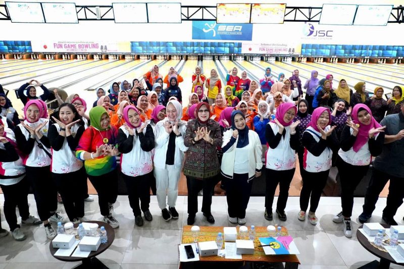 Penjabat (Pj) Ketua Tim Penggerak Pemberdayaan Kesejahteraan Keluarga Sumatera Selatan (TP PKK Sumsel) Tyas Fatoni sekaligus Pelindung Persatuan Wanita Olahraga Seluruh Indonesia (Perwosi) Sumsel mengaku bangga dapat hadir langsung pada membuka Fun Game Bowling Perwosi Sumsel.