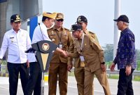 Bupati Asahan H Surya BSc mendampingi Presiden Republik Indonesia Joko Widodo (Jokowi) resmikan Tol Tebingtinggi-Indrapura-Limapuluh-Kisaran di Pintu Tol Lima Puluh, Batu Bara, Sumatra Utara, Rabu 7 Februari 2024.