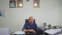 Direktur Utama PDAM Tirta Musi, Andi Wijaya kala dimintai keterangan di ruang kerjanya.