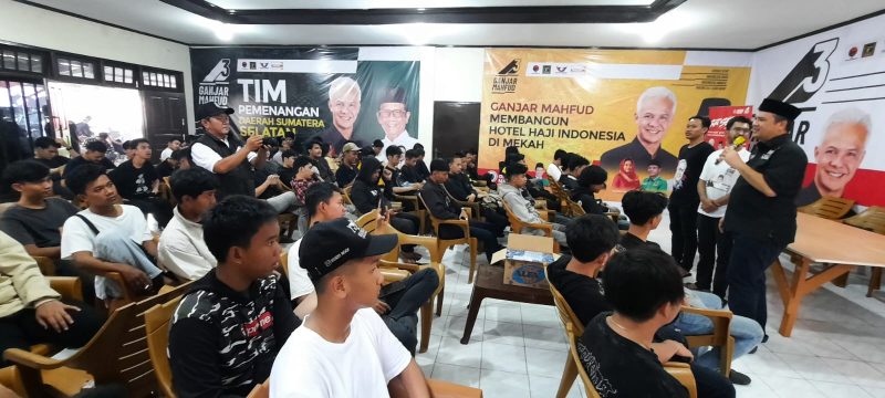 Ketua TPD Sumsel Ganjar-Mahfud, Yahya Maya Sakti saat membuka kompetisi eSports Mobile Legend, Jumat (9/2/2024)