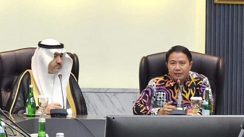 Dirjen Penyelenggaraan Haji dan Umrah Hilman Latief bersama dengan Wamen Haji Arab Saudi membahas persiapan implementasi Macca Road