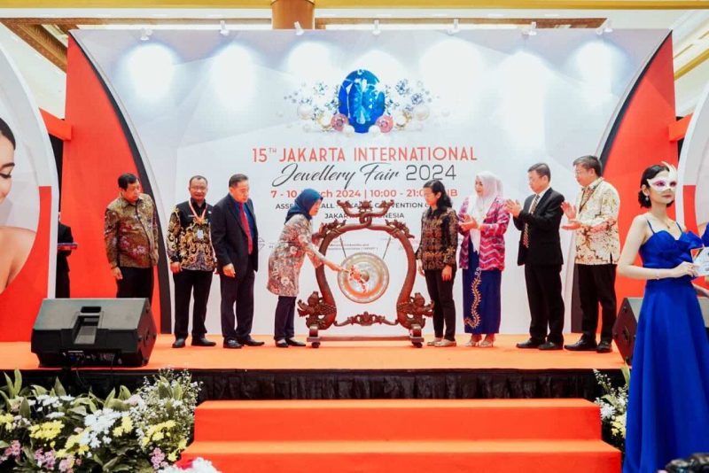 Direktur Jenderal Industri Kecil, Menengah dan Aneka (IKMA) Kemenperin, Reni Yanita saat membuka 15th Jakarta Internantional Jewellery Fair 2024
