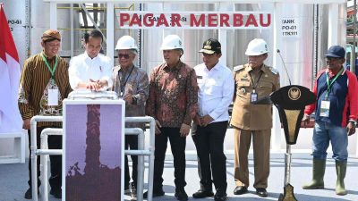 Presiden Jokowi meresmikan pabrik percontohan minyak makan merah Pagar Merbau, di Deli Serdang, Sumut, Kamis (14/03/2024) pagi