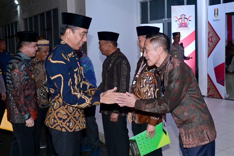 PJ Walikota Palembang Ratu Dewa kala menyambut kehadiran Presiden Jokowi, Jumat 1 Maret 2024.