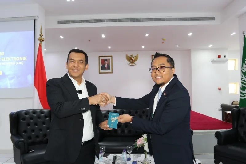 KJRI Jeddah menerbitkan paspor elektronik (e-paspor) untuk pertama kalinya  