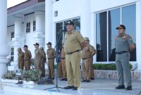 Wakil Bupati (Wabup) Asahan Taufik Zainal Abidin SSos MSi memimpin apel gabungan Maret Tahun 2024 di halaman Kantor Bupati Asahan, Senin 4 Maret 2024.