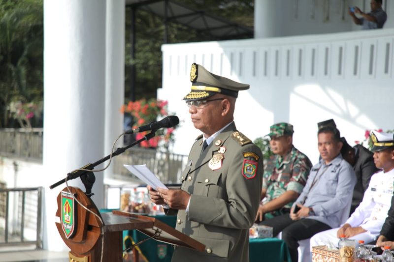 Bupati Asahan H Surya BSc memimpin upacara Hari Jadi Satuan Polisi Pamong Praja [Satpol PP] ke-74 Tahun, berlangsung di Alun-alun Ramabate Rata Raya Kisaran, Rabu 6 Maret 2024.
