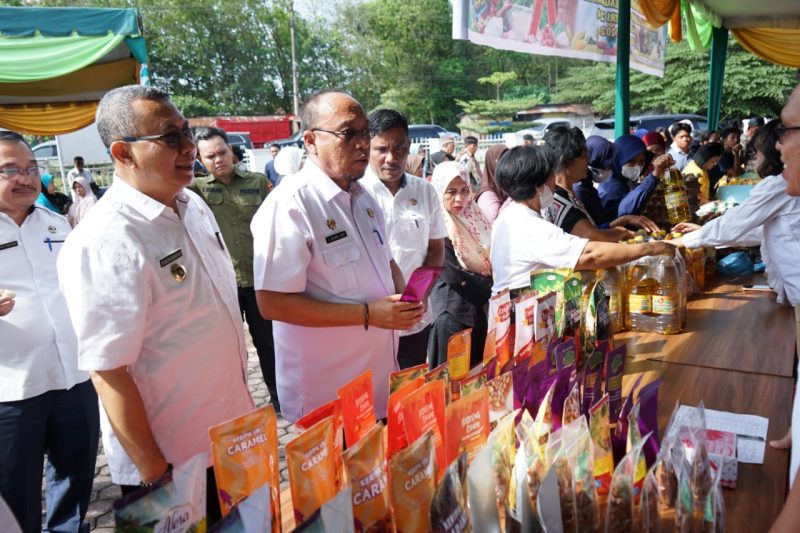 Sekretaris Daerah [Sekda] Kabupaten Asahan Drs John Hardi Nasution MSi membuka gerakan pangan murah [GPM] menjelang Hari Besar Keagamaan Nasional [HBKN] jelang puasa dan Idul Fitri 2024 di halaman kantor ketahanan pangan Kabupaten Asahan, Rabu 6 Maret 2024.
