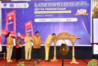 Plh Sekda Sumsel Edward Chandra Literasi Digital Sektor Pemerintahan Tahun 2024 dengan Tema ‘Pemilu Damai di Ruang Digital’ di Hotel Harper Palembang, Sumatera Selatan, Selasa 5 Februari 2024.