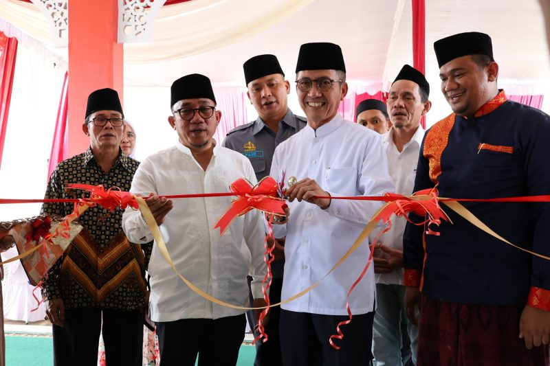 Penjabat Walikota Palembang Ratu Dewa meresmikan tiga masjid yang baru saja selesai dibangun. Rumah ibadah ini diharapkan dapat menjadi sarana masyarakat dalam menunaikan kewajiban, maupun membahas berbagai persoalan.