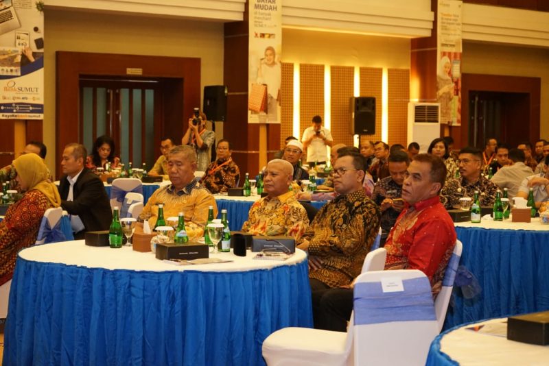 Bupati Asahan H Surya BSc menghadiri pertemuan PT Bank Sumut dengan pemegang saham dan pemaparan POJK 17/2023 tentang Penerapan Tata Kelola Bank Umum di Ballroom Kantor Pusat PT. Bank Sumut, Jumat 12 Januari 2024.