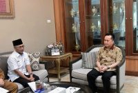 PJ Gubernur Sumsel Agus Fatoni saat menerima audiensi dari Pj Bupati Musi Banyuasin (MUBA) Apriyadi di Griya Agung, Palembang, Sumatera Selatan, Selasa 19 Maret 2024.