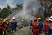 Simulasi: Gerak cepat [Gercep] Pertamina Zona 4 melalui Incident Management Team [Tim Insiden Manajemen] PHR Regional 1 berhasil mengeksekusi penutupan kebocoran sumur RJA 54, setelah melewati tahapan proses perencanaan dan persiapan matang pada Senin 18 Maret 2024, sekira pukul 14.30 WIB.