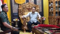 Waaster Kasdam II/Sriwijaya Letkol Inf Erwinsyah Taufan menyambangi Istana Adat Kesultanan Palembang di Sultan M Mansyur nomor 776 Bukit Lama, Kecamatan Ilir Barat II Palembang pada Kamis 21 Maret 2024.
