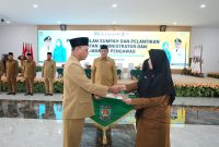 Wakil Bupati  [Wabup] Taufik Zainal Abidin Siregar SSos MSi mengambil sumpah dalam pelantikan Pejabat Administrator dan 10 orang pejabat Pengawas di lingkungan Pemerintah Kabupaten [Pemkab] Asahan.