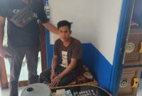Bandar Narkoba di perairan Sungai Baung Kecamatan Air Sugihan Ogan Komering Ilir [OKI] akhirnya berhasil diringkus Intel Ditpolairud Polda Sumsel, meski terkenal licin. Pelaku Beni Miswar [36] saat ditangkap tengah asik menghisap sabu-sabu.