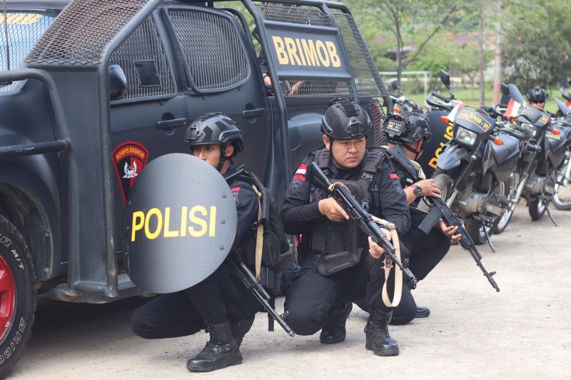 Satbrimob Polda Kalbar terus mengasah kemampuan personelnya melalui kegiatan latihan mengantisipasi kesalahan prosedur dalam melakukan penindakan di lapangan. Minggu 24 Maret 2024.