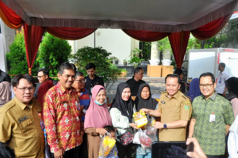 Penjabat (Pj) Gubernur Sumatera Selatan (Sumsel) Agus Fatoni secara resmi membuka Operasi Pasar Murah yang diselenggarakan oleh Perwakilan Badan Pengawas Keuangan dan Pembangunan (BPKP) Provinsi Sumsel. Kegiatan ini berlangsung di Kantor Perwakilan BPK Sumsel, Palembang, Sumatera Selatan, Selasa 26 Maret 2024.