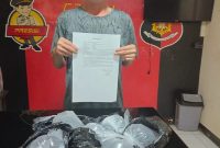 Dalam Operasi Pekat Kapuas 2024, Polresta Pontianak berhasil mengamankan pelaku yang diduga penjual minuman beralkohol jenis arak putih tanpa izin resmi pada Selasa 26 Maret 2024.