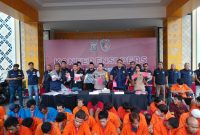 Kapolrestabes Palembang AKBP Dr Harryo Sugihhartono SIK MH dalam keterangan persnya terkait pengungkapan 96 kasus dengan 110 Tersangka yang terjaring dalam Operasi Pekat Musi 2024 pada Kamis 28 Maret 2024.