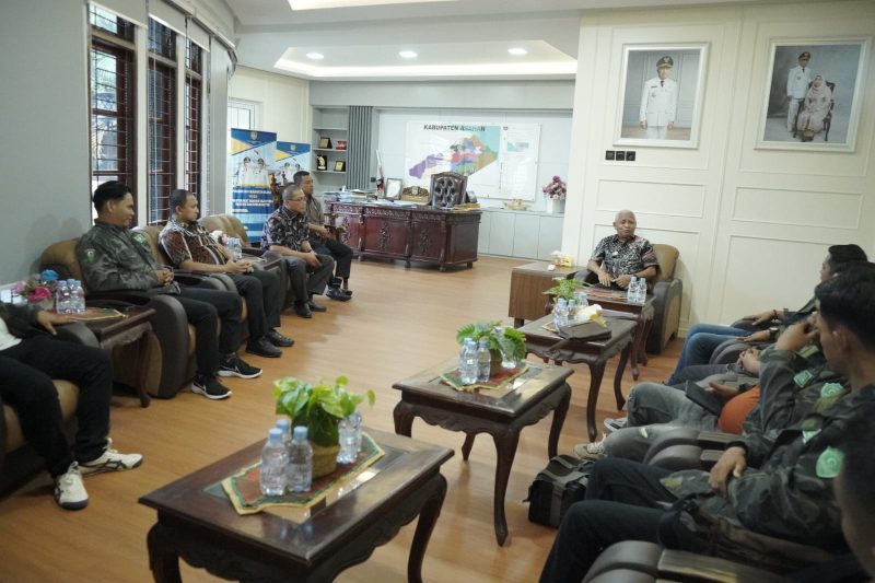 Bupati Asahan H Surya BSc menerima Audiensi Gerakan Pemuda Al-Washliyah (GPA) Kabupaten Asahan di Rumah Dinas Bupati Asahan, Kamis 25 Januari 2024.