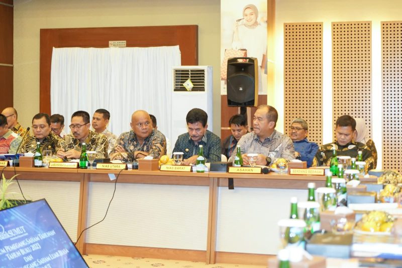 Wakil Bupati Asahan Taufik Zainal Abidin SSos MSi mengikuti Rapat Umum Pemegang Saham (RUPS) Tahun Buku 2023 dan Rapat Umum Pemegang Saham Luar Biasa (RUPS-LB) PT Bank Sumut bertempat di Gedung Kantor Pusat PT Bank Sumut, Medan, Senin 27 Februari 2024.