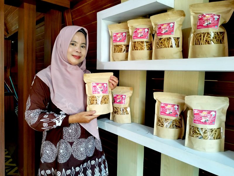 Usaha Mikro dan Kecil [UMK] Jamur Tiram di Desa Keban Agung 
Kabupaten Muara Enim ini bergabung menjadi mitra binaan PTBA sejak 2020 dan diberi nama Sentra Industri Bukit Asam [SIBA] Jamur.