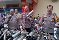 WIDEAZONE.com, OKUT | Sebanyak 231 barang bukti meliputi kendaraan truk, minibus, kendaraan bermotor, knalpot brong hingga STNK disita Polres OKU Timur [OKUT] dalam Operasi Keselamatan Musi 2024.