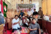 Darma Wanita Dinas Kesehatan OKU Timur [Dinkes OKUT] berbagi 50 paket sembako untuk para staf kantor Dinkes, Lansia hingga Anak Yatim Piatu, Rabu 3 April 2024. Bantuan tersebut diberikan dalam rangka menyambut Lebaran Idul Fitri 2024.