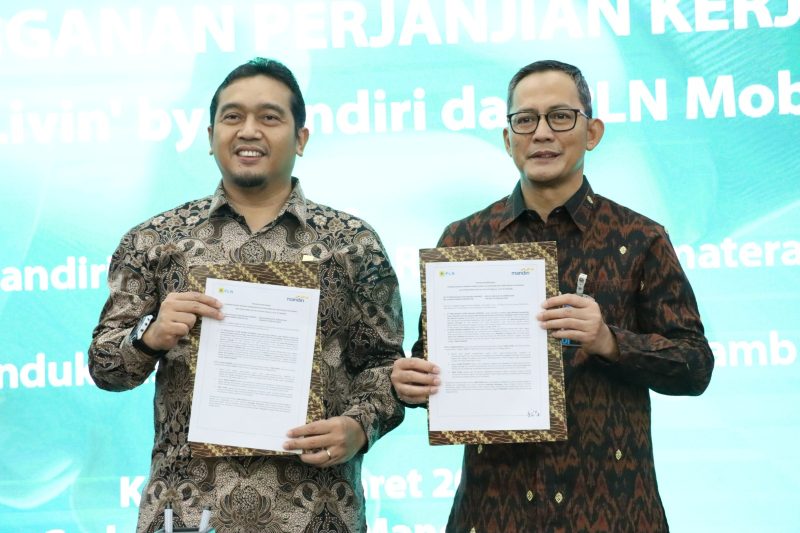 PLN Unit Induk Sumatera Selatan, Jambi, dan Bengkulu (UIDS2JB) menyepakati perjanjian kerjasama Program Livin’ by Mandiri dan PLN Mobile.