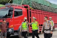 Direktorat Lalu Lintas Polda Sumsel menghentikan laju pergerakan 80 kendaaraan angkutan barang sumbu tiga keatas, kendaraan overload hingga over dimension.