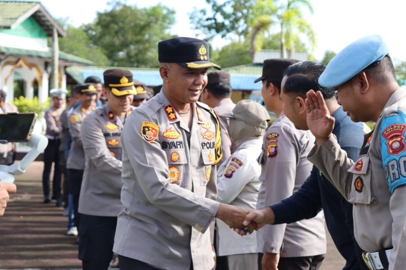 Kapolres Melawi, AKBP Muhammad Syafi'i SIK SH MH menggelar acara halalbihalal bersama jajarannya di halaman Polres Melawi pada Selasa 16 April 2024, pagi.