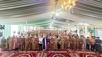 Pj Walikota Ratu Dewa dalam kegiatan Halal Bihalal bersama staff ASN di Rumah Dinas Walikota, Jalan Tasik Palembang, Selasa 16 April 2024.