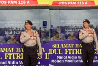Kapolda Lampung Irjen Pol Helmy Santika memberikan penghargaan kepada anggota Polres Lampung Tengah Aiptu Supriyanto atas aksi heroik kepada pemudik. Dia mendapatkan apresiasi atas pengembalian uang senilai Rp100 juta yang tertinggal di rest area.