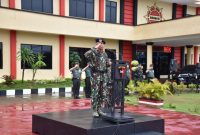 Dansatbrimob Polda Kalbar AKBP M Guntur SIK MH memimpin langsung pelaksanaan upacara Hari Kesadaran Nasional [Harkesnas] bersama Kodam XII/Tpr, di Mako Brimob Kalbar, Rabu 17 April 2024.